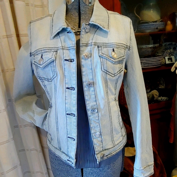 Guess Jackets & Blazers - ❤H.P.❤Pin Stripe Guess Jean Jacket